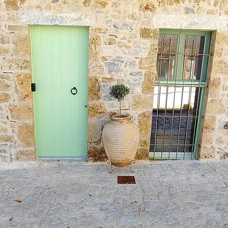 Villa Kato Rouga By Christos Papadeas Oítilon